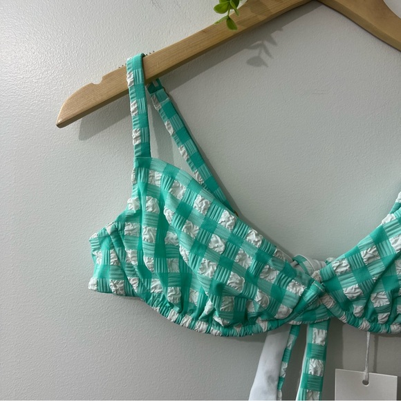 Vitamin A NWT Goldie Underwire Bikini Top - Picture 2 of 9